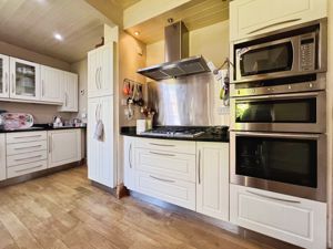 Kitchen- click for photo gallery